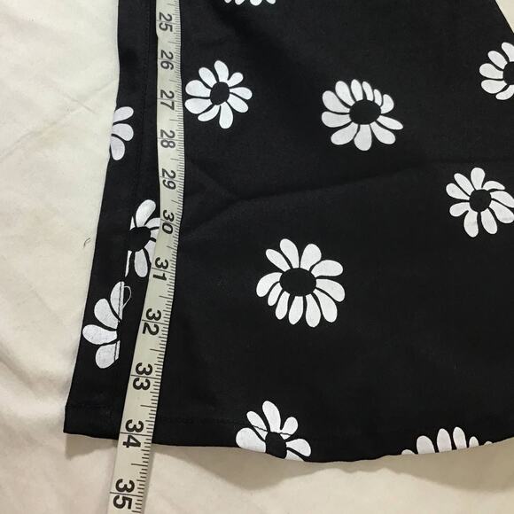 SMAK PARLOUR XS Black White Daisy Floral Into The Groove Flare Jeans NWT B81 - Picture 6 of 8